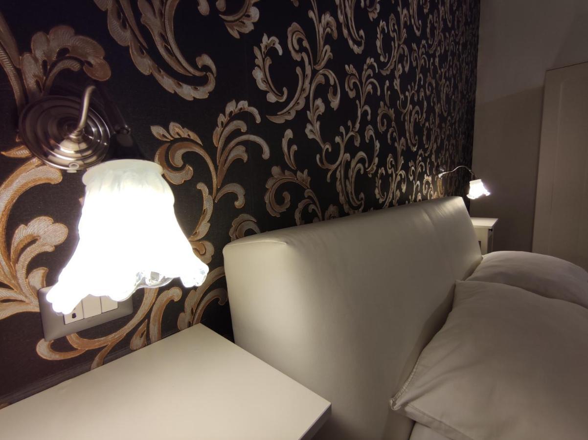 Sami Rooms - Teatro A 400 Mt - Ortigia A 1500 Mt - Syracuse Buitenkant foto