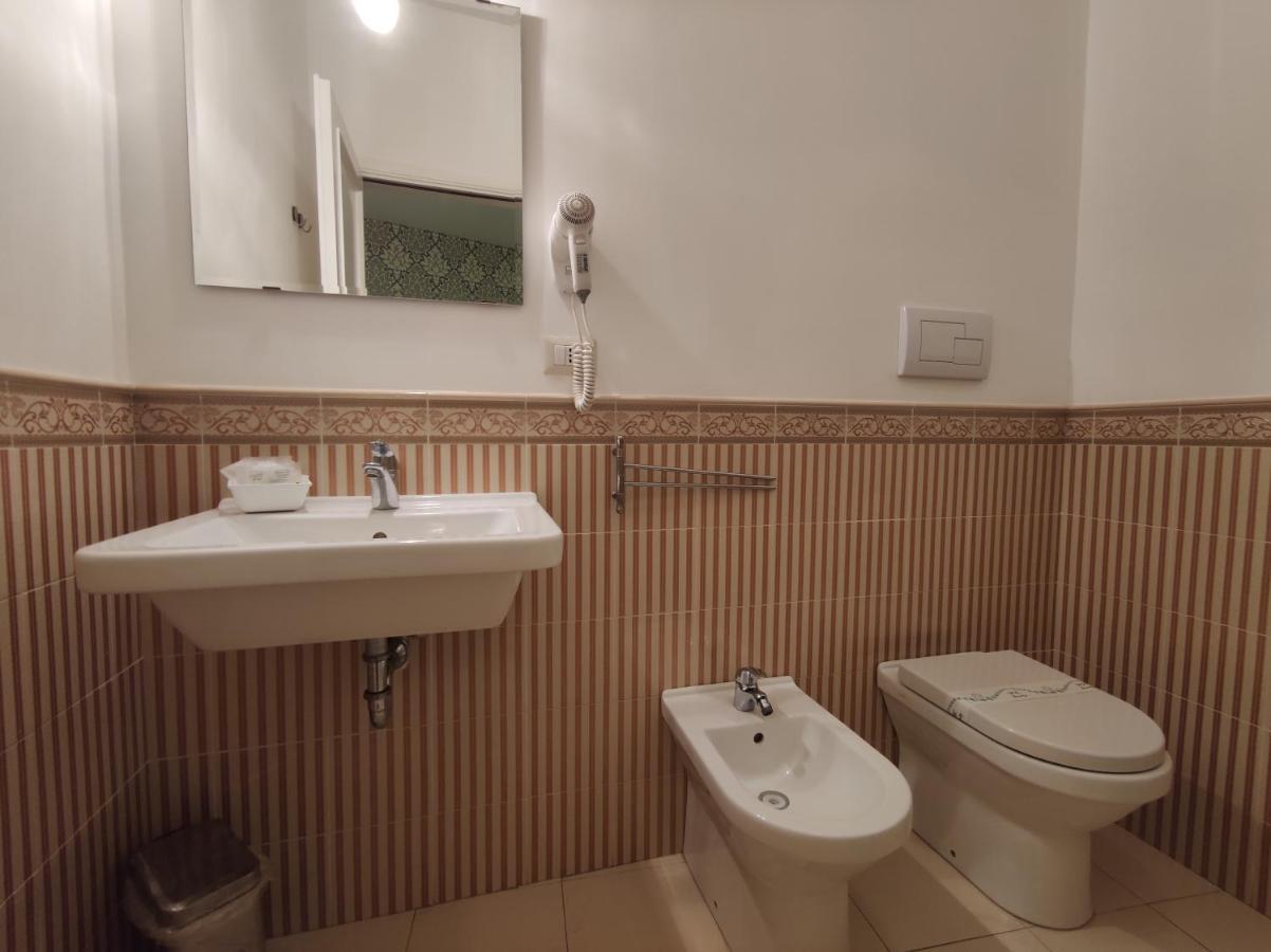 Sami Rooms - Teatro A 400 Mt - Ortigia A 1500 Mt - Syracuse Buitenkant foto
